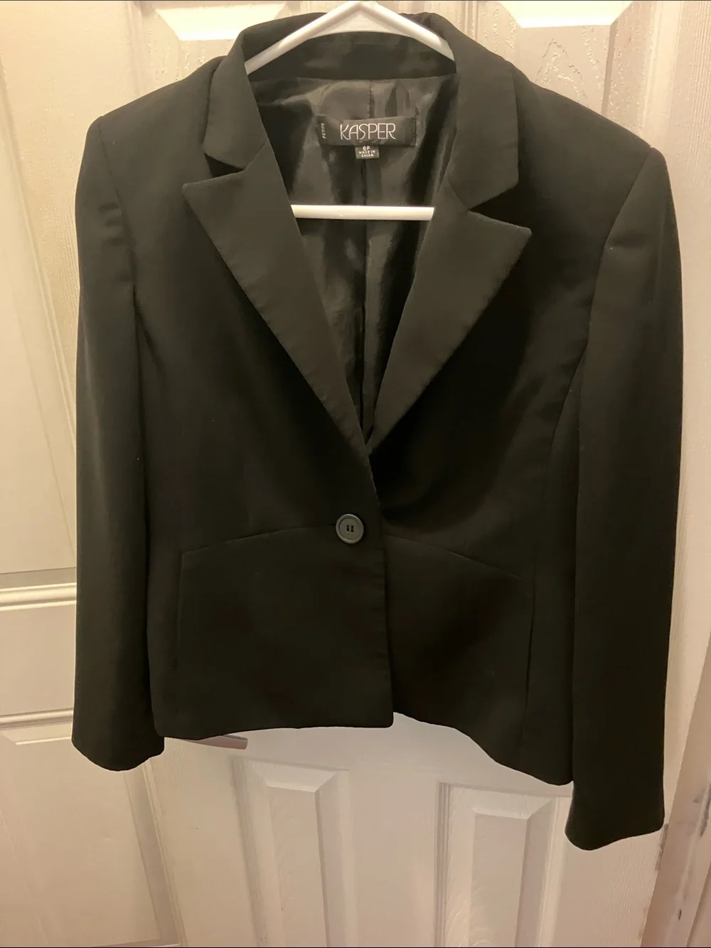 Kasper Black Single-Button Notch Lapel Blazer
